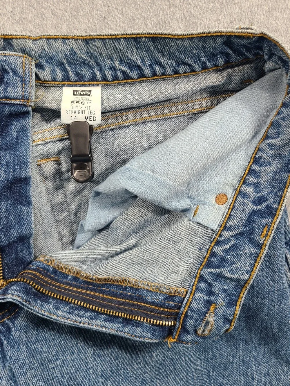 Vintage 90s Levi's Men's 556 Guys Fit Jeans Women 14 34x31 Medium Straight USA